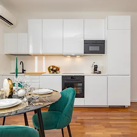 8 Luxury - Centro - Porta Venezia Apartament *