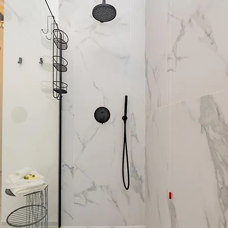 8 Luxury - Centro - Porta Venezia Lägenhet *